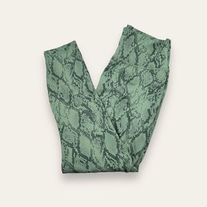 Fabletics Powerhold 7/8 Leggings Snakeskin print NWT size M
